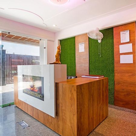 Capital O Harish Residency Hotel Gurgaon Exterior photo