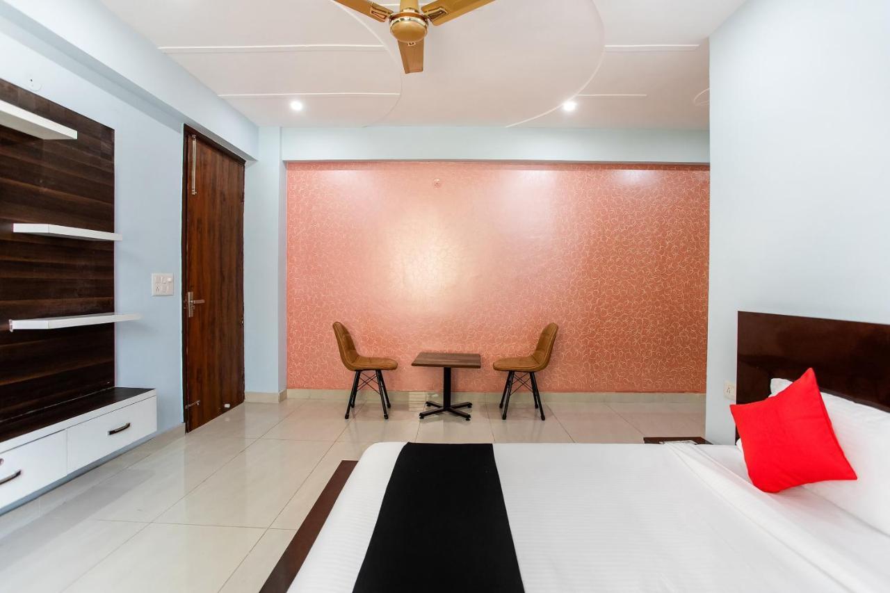 Capital O Harish Residency Hotel Gurgaon Exterior photo