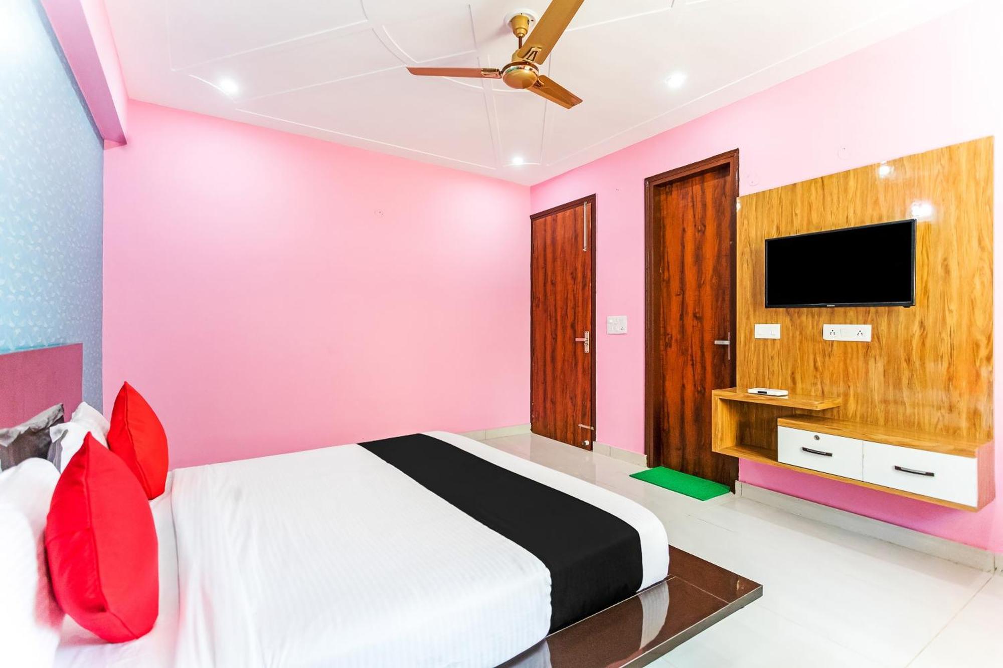 Capital O Harish Residency Hotel Gurgaon Exterior photo