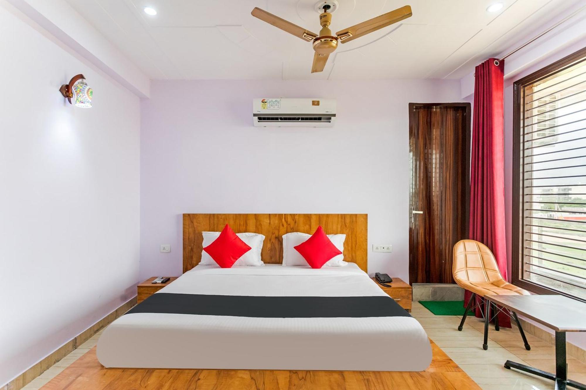 Capital O Harish Residency Hotel Gurgaon Exterior photo