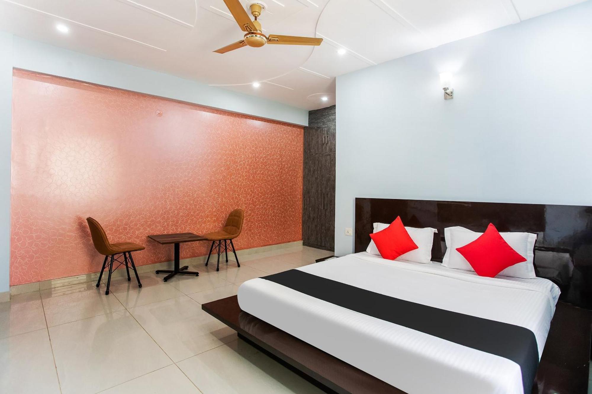 Capital O Harish Residency Hotel Gurgaon Exterior photo