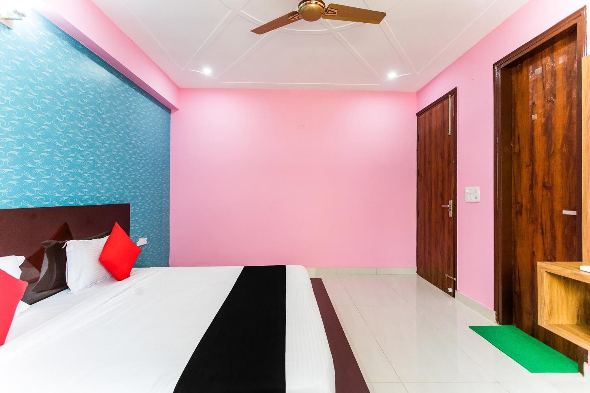 Capital O Harish Residency Hotel Gurgaon Exterior photo